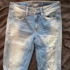 American Eagle Ripped Skinny Jeans Sz 2 LIKE NEW